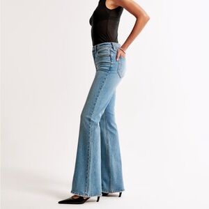 Abercrombie & Fitch Curve Love Vintage Flair High Rise Denim Jeans Medium Wash